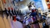 Robot kini mulai dimanfaatkan untuk layanan seperti menyambut tamu, memberikan informasi, atau menjadi bartender di restoran seperti robot ini (foto: ilustrasi). 