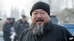 中國持不同政見者艾未未在被拘禁將近三個月後獲釋。