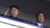 북한 평양에서 지난 7월 한국전 정전 60주년을 맞아 '전승절 기념 열병식'이 열린 가운데, 김정은 국방위원회 제1위원장(왼쪽)과 중국의 특사인 리위안차오 국가부주석이 열병식을 지켜보고 있다.