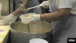 Semakin banyak warga Yunani yang datang ke dapur umum seiring melemahnya ekonomi (Foto: dok).