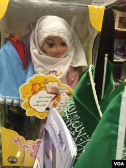 High-end Saudi shops sell everything one can find in the West, with some reminders of the country’s deep religious roots, Riyadh, Saudi Arabia, Jan. 26, 2016. (Photo - H. Murdock/VOA)