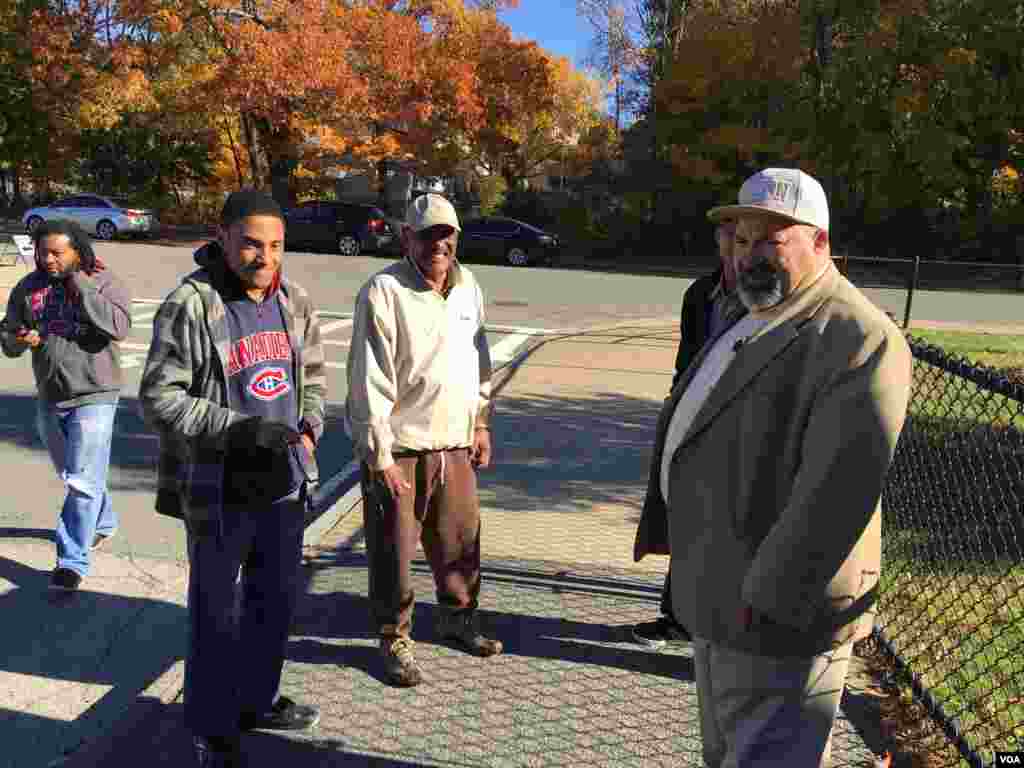 Assembleia de voto em Brockton, Massachusetts no dia de eleições nos Estados Unidos