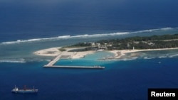 ARSIP - Sebuah foto dari udara menunjukkan Itu Aba, yang biasa disebut warga Taiwan sebagai Taiping, di Laut China Selatan (29/11). (foto: REUTERS/Fabian Hamacher)