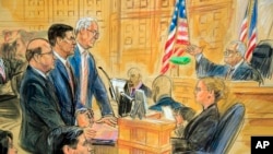 Micheal Flynn da lauyoyinsa a gaban alkali