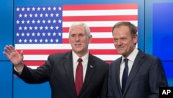 Potpredsednik SAD Majk Pens sa predsednikom Evropskog saveta Donaldom Tuskom 