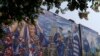 Mural bertema kelulusan terlihat di kampus Howard University, Washington, pada 6 Juli 2021. Howard menjadi salah satu kampus yang mendapat ancaman bom pada 31 Januari 2022. 
