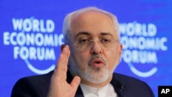 محمدجواد ظریف، وزیر امور خارجه وقت ایران، در مجمع جهانی اقتصاد در داووس، سوئیس – ۱۷ ژانویه ۲۰۱۷ 