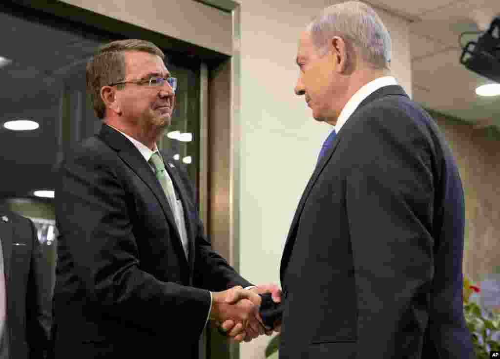U.S. Defense Secretary Ash Carter (left) is greeted by Israeli Prime Minister Benjamin Netanyahu as he arrives at the prime minister's office in Jerusalem, July 21, 2015.