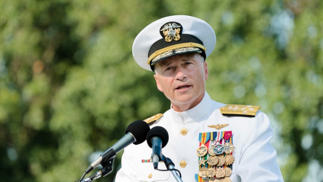 美國海軍上將溫尼菲爾德(Admiral Sandy Winnefeld)2015年7月31日在退役儀式上發言(美國國防部照片)