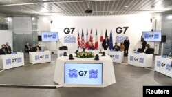 G7 နိုင်ငံခြားရေးဝန်ကြီးများနဲ အာဆီယံနိုင်ငံတွေက နိုင်ငံခြားရေးဝန်ကြီးများ အစည်းအဝေးအတွင်း အမှာစကား ပြောကြားနေတဲ့ ဗြိတိန် နိုင်ငံခြားရေးဝန်ကြီး Liz Truss. (ဒီဇင်ဘာ ၁၂၊ ၂၀၂၁)