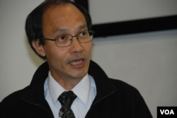 港大民意研究計劃總監鍾庭耀表示，出席佔中活動並非政治站台