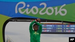 የማራቶን የብር ሜዳሊያ አሸናፊው አትሌት ለሊሳ ፈይሳ