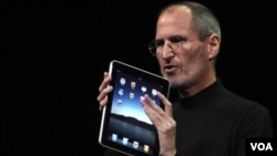Setelah lama menderita kanker, Steve Jobs (foto:dok) akhirnya mengundurkan diri dari jabatannya sebagai CEO Apple Inc. (24/8) dan akan digantikan oleh Tim Cook.