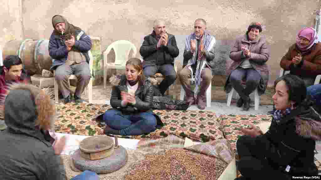 Êzîdîyên Efrînê di Cejna Xizir Îlyas da li Şehba