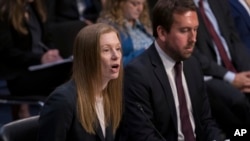 Monika Bickert, kepala manajemen kebijakan global di Facebook, bersama Nick Pickles, direktur kebijakan publik Twitter, di hadapan Senat, Rabu, 18 September 2019. 