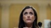Cassidy Hutchinson, mantan asisten utama Mark Meadows, kepala staf Gedung Putih pada era Donald Trump, hadir memberikan kesaksian dalam sidang penyelidikan kerusuhan 6 Januari 2021. Sidang tersebut digelar di Gedung Capitol pada 28 Juni 2022. (Foto: Reuters/Evelyn Hockstein)