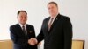 Kim Yong Chol, mantan kepala intelijen militer Korea Utara dan salah satu pembantu terdekat Kim Jong-un (kiri) dan Menteri Luar Negeri AS Mike Pompeo di New York, Kamis, 31 Mei 2018. (Foto AP / Seth Wenig).