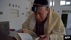 زیبولان سمنتوف، یگانه یهودی افغان بود که به دلیل تسلط مجدد طالبان، افغانستان را ترک کرد 