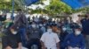 Tiga puluh sembilan mantan narapidana terorisme di Poso saat menghadiri kegiatan bakti sosial BNPT di Desa Tiwa’a, Kabupaten Poso, Sulawesi Tengah, Rabu (28/7/2021). (Foto: VOA/Yoanes Litha)