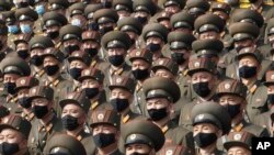Sejumlah tentara Korea Utara berkumpul dalam pembukaan Kongres Partai Buruh Korea ke-8 di Pyongyang, Korea Utara, pada 12 Oktober 2020. (Foto: AP/Jon Choi Jin)