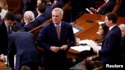 Zoti McCarthy reagon gjatë procesit të votimit