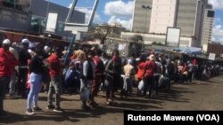Vakawanda vanonzi vari kufunga kuti havangabata chirwere cheCovid-19 kubva kuhama neshamwari dzavo, izvo zvinonzi zviri kuita kuti vasavhare miromo nemhino.