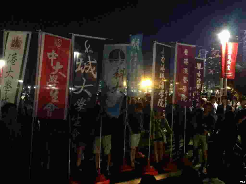 集會開始前,現場已聚集約千人(美國之音海彥拍攝)