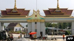 တရုတ်မြန်မာနယ်စပ် ရွှေလီဂိတ် ( ဓာတ်ပုံ - AFP)