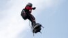 Pria Perancis Gagal Seberangi Selat Inggris dengan Hoverboard 