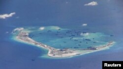 美國P-8A海神偵察機2015年5月21日拍攝到中國在有主權爭議的南中國海美濟礁吹沙造島 