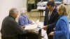 Romney Berikan Suara di TPS Belmont, Pinggiran Kota Boston