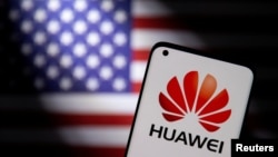 美国国旗与华为标识
