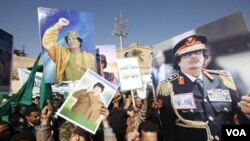 Pendukung pemerintah melakukan demonstrasi tandingan untuk menunjukkan dukungan bagi Moammar Gadhafi.