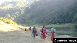 ဘူးသီးတောင်မြို့နယ် အနီးတွင် ဖြစ်ပွားခဲ့သော တိုက်ပွဲများကြောင့် တိမ်းရှောင်ထွက်ပြေးလာခဲ့ကြသော စစ်ရှောင်များ (photo-Rakhine Ethnics Congress)