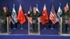 Dari kiri ke kanan: Menteri Luar Negeri AS Mike Pompeo, Perdana Menteri Israel Benjamin Netanyahu, dan Menteri Luar Negeri Bahrain Abdullatif bin Rashid Alzayani, dalam konferensi pers bersama setelah pertemuan di Yerusalem, Rabu, 18 November 2020. (Foto: Menahem Kahana/via AP)
