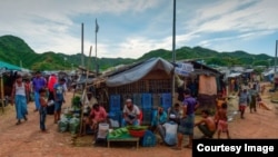 ဘင်္ဂလားဒေ့ရှ်နိုင်ငံ Cox's Bazar ဒေသရှိ ရိုဟင်ဂျာဒုက္ခသည်များ။