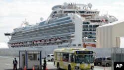 Para pasien yang dinyatakan tidak tertular virus COVID-19 mulai diizinkan meninggalkan kapal pesiar Diamond Princess, Rabu, 19 Desember 2020. 
