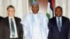Nigerian President Mohammadu Buhari (C) poses with tech billionaire Bill Gate (L) and Africa's richest man Aliko Dangote, after signing an MOU to the commitment of the Abuja Agreement on Polio Eradication in Abuja, Jan. 20, 2016. 