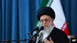 Ayatollah Ali Khamenei promete retaliar