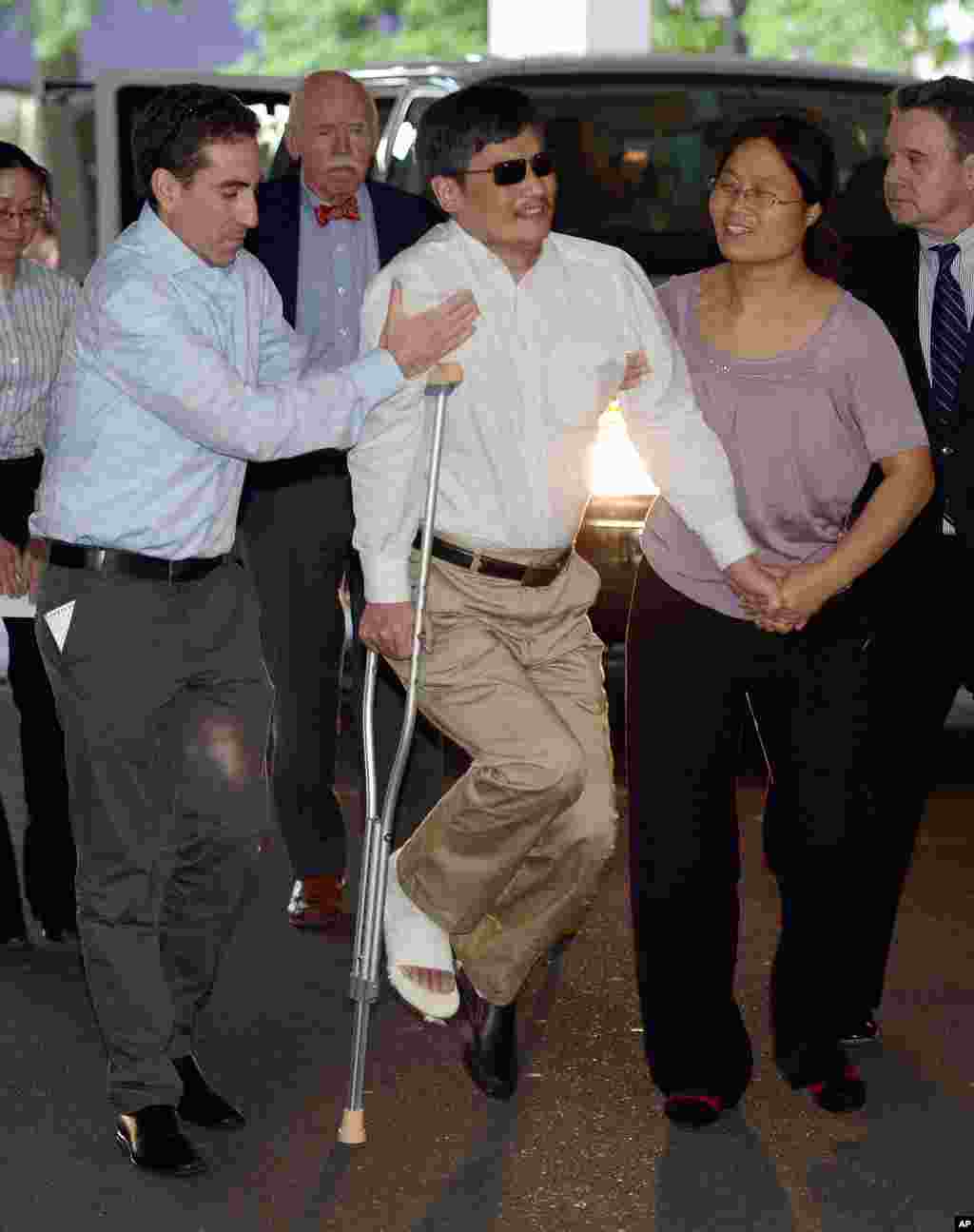 Blind Chinese legal activist Chen Guangcheng arrives at Washington Square Village on the campus of New York University, May 19, 2012, in New York.