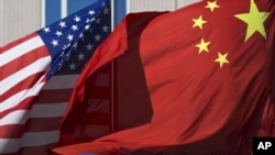 美中两个国旗 