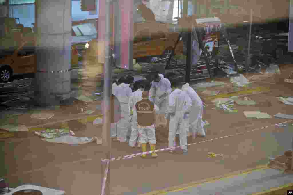 Turkish forensic police officers work at the scene of a blast outside Istanbul's Ataturk airport, June 28, 2016.