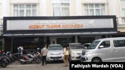 Kantor Hizbut Tahrir Indonesia di Jakarta. (Fathiyah/VOA)