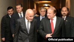 آقای غنی بار ها گفته است که "جنگ اعلام نا شده" میان کابل و اسلام آباد جریان دارد و این مشکل باید از طریق صلح آمیز حل گردد. 
