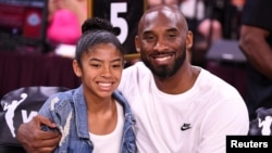 Kobe Bryant (41 tahun) dan putrinya, Gianna (13 tahun) tewas dalam kecelakaan helikopter di Calabasas, California hari Minggu (26/1). 