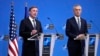 Generalni sekretar NATO-a Jens Stoltenberg (D) i američki savjetnik za nacionalnu bezbjednost Džejk Saliven na konferenciji za novinare u Briselu (Foto: AP/Virginia Mayo)