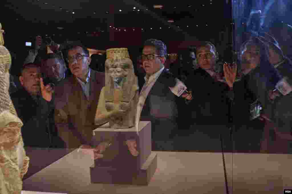 The Hurghada museum exhibit contains 2000 artifacts from different eras in 41 display windows. (Hamada Elrasam/VOA)