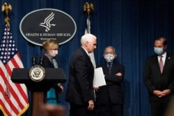 Vice President Mike Pence com a equipa de trabalho governamental de resposta ao coronavírus