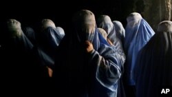 کمیسیون مستقل حقوق بشر افغانستان می گوید که در نـُه ماۀ نخست امسال، ۲۹۰۰ مورد خشونت علیه زنان ثبت شده است