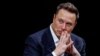 Elon Musk, Chief Executive Officer SpaceX dan Tesla serta pemilik Twitter, saat menghadiri konferensi Viva Technology di pusat pameran Porte de Versailles di Paris, Prancis, 16 Juni 2023. (Foto: Reuters)